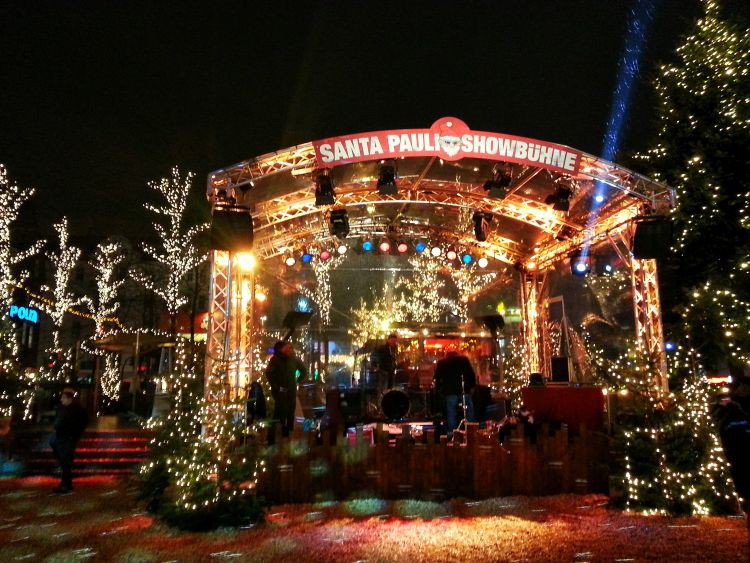 GoOnTravel.de: die Santa Pauli Showbühne