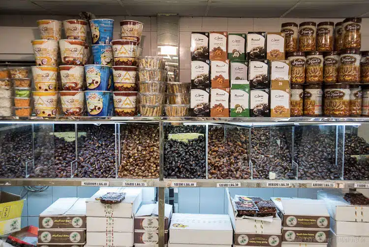 verschiedene Datteln und Dattelprodukte verschiedene Datteln und Dattelprodukte