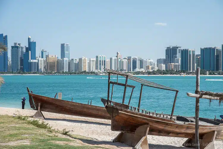 Skyline Abu Dhabi vom Heritage Village Skyline Abu Dhabi vom Heritage Village
