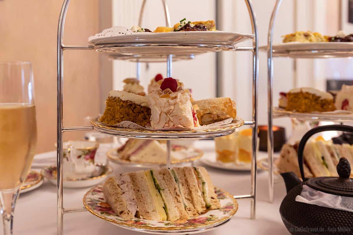 Afternoon Tea im The Angel Hotel in Abergavenny Afternoon Tea im The Angel Hotel in Abergavenny