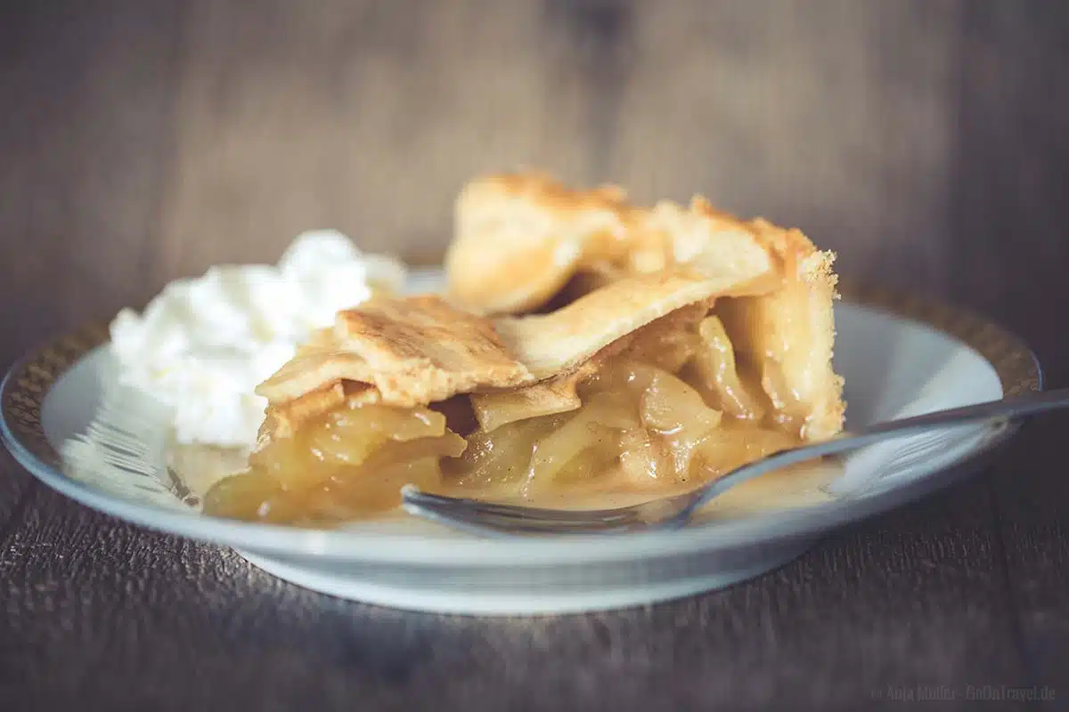 Warmer Amerikanischer Apfelkuchen Warmer Amerikanischer Apfelkuchen
