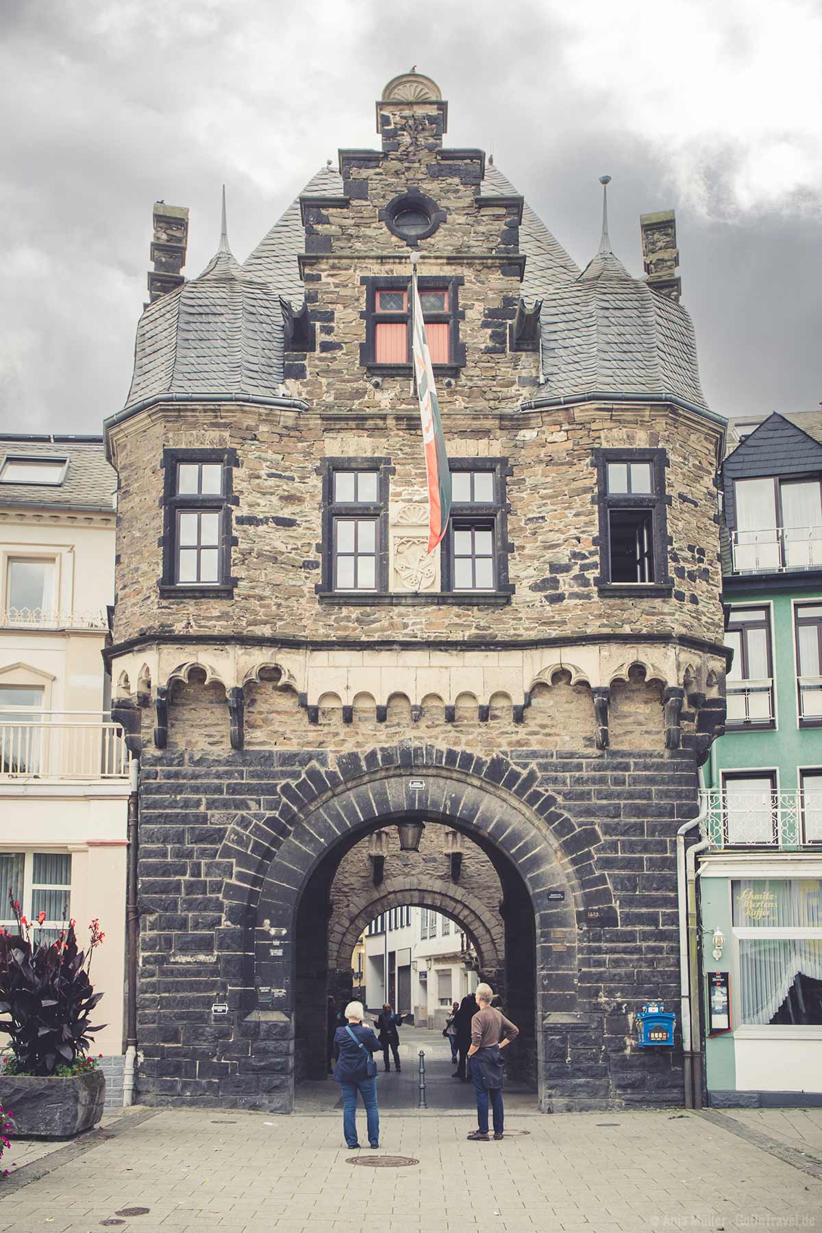Rheintor (Kornpforte) mit dem blauen Briefkasten Rheintor (Kornpforte) mit dem blauen Briefkasten