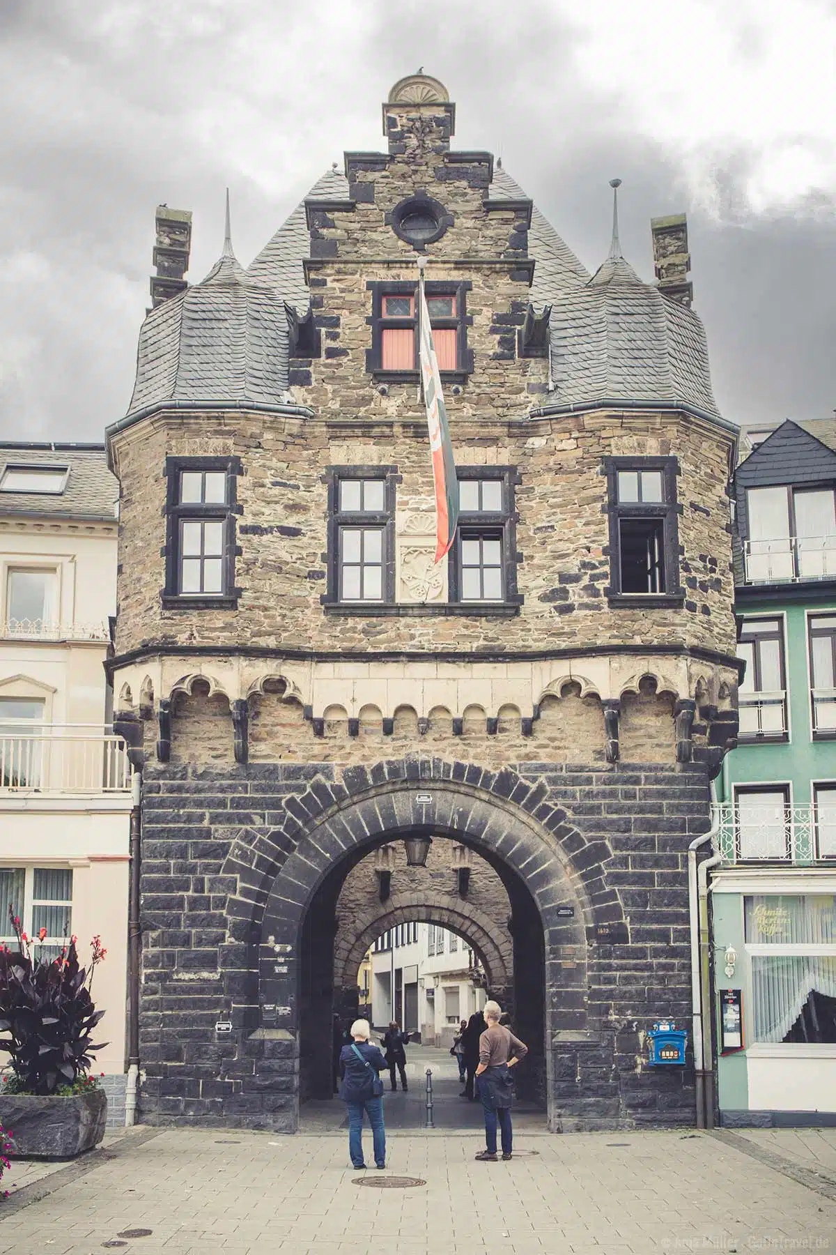 Rheintor (Kornpforte) mit dem blauen Briefkasten Rheintor (Kornpforte) mit dem blauen Briefkasten