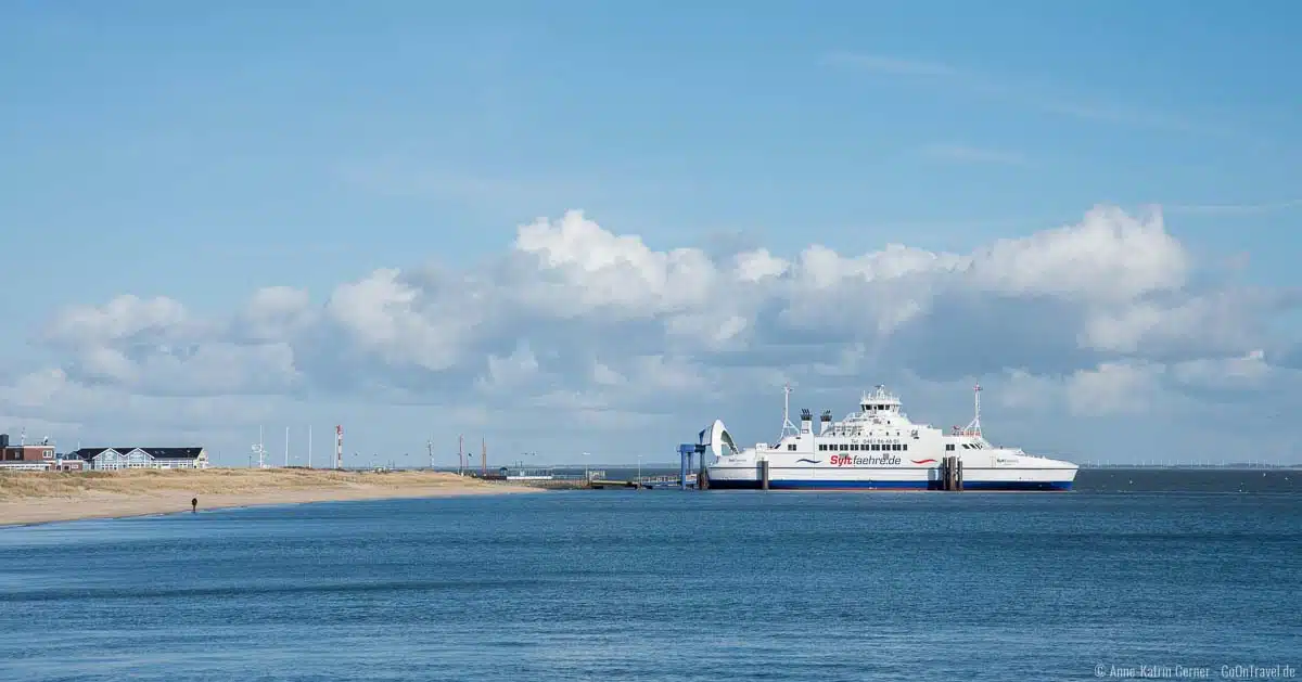 Syltfähre mit der alten Lackierung vor November 2020 im Hafen von List Syltfähre mit der alten Lackierung vor November 2020 im Hafen von List