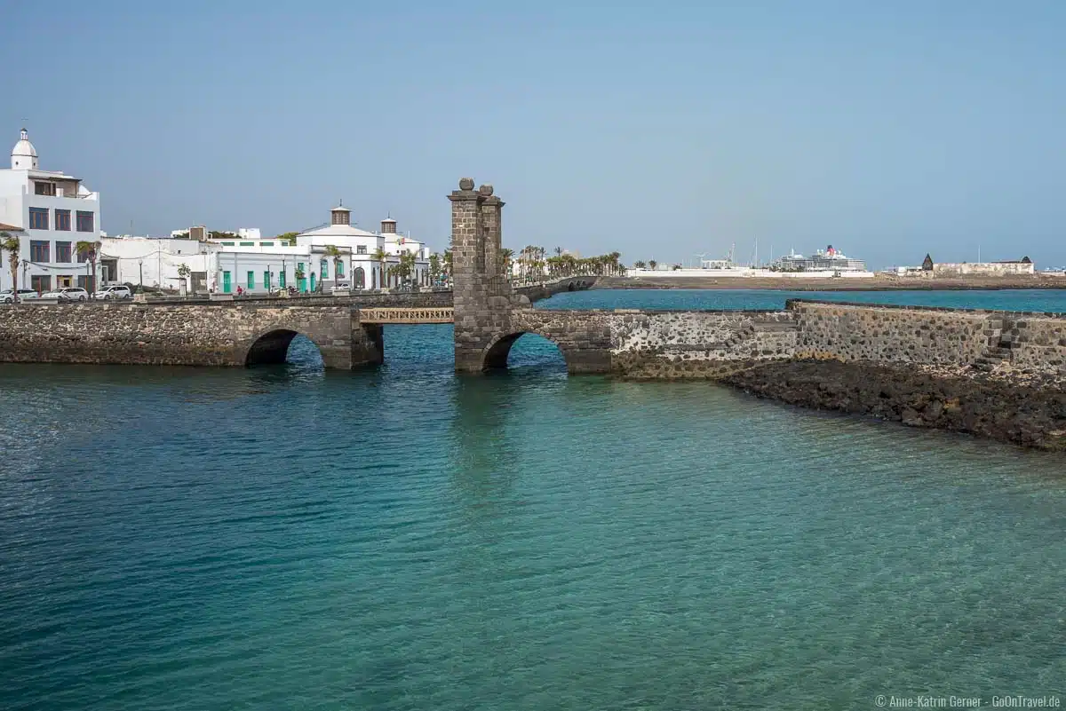 Die Zugbrücke ist eine von zwei Möglichkeiten auf das Castillo de San Gabriel zu gelangen Die Zugbrücke ist eine von zwei Möglichkeiten auf das Castillo de San Gabriel zu gelangen
