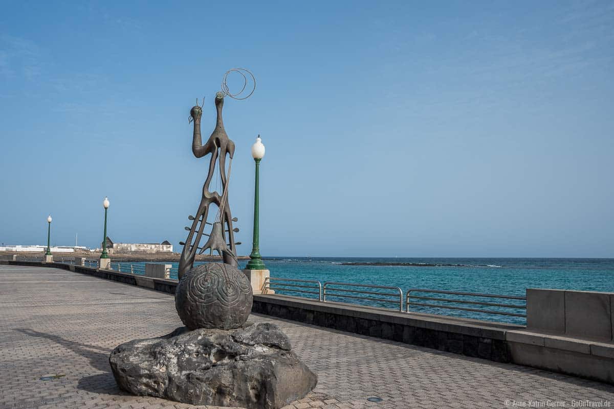 Skulptur auf dem nördlichen Teil der Strandpromenade von Arrecife
