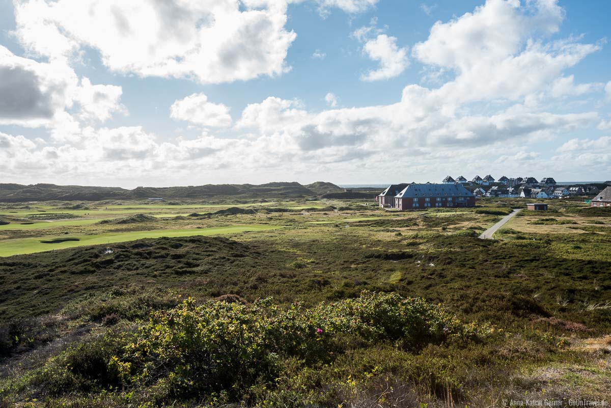 Golfplatz und Jugendherberge vom Aussichtspunkt Möwennest Golfplatz und Jugendherberge vom Aussichtspunkt Möwennest
