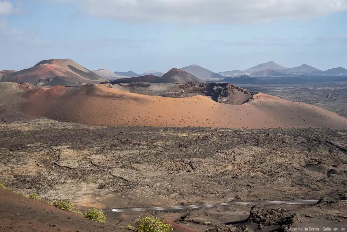 Dieser Ausblick aus dem Bus im Timanfaya Nationalpark Dieser Ausblick aus dem Bus im Timanfaya Nationalpark