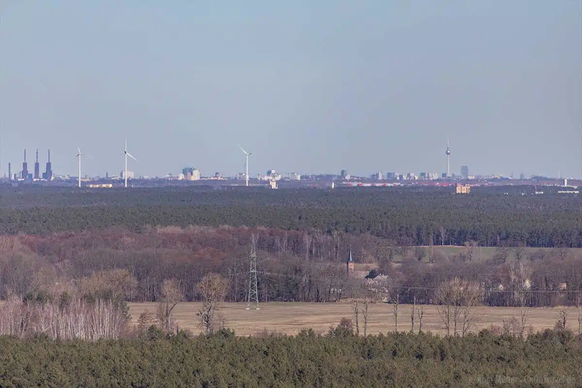 Am Horizont kann man deutlich den Berliner Fernsehturm erkennen.