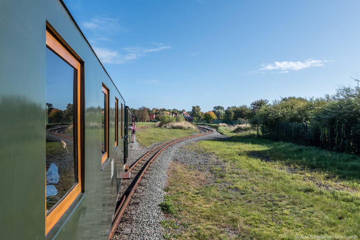 Blick aus dem Wagon der Schmalspurbahn
