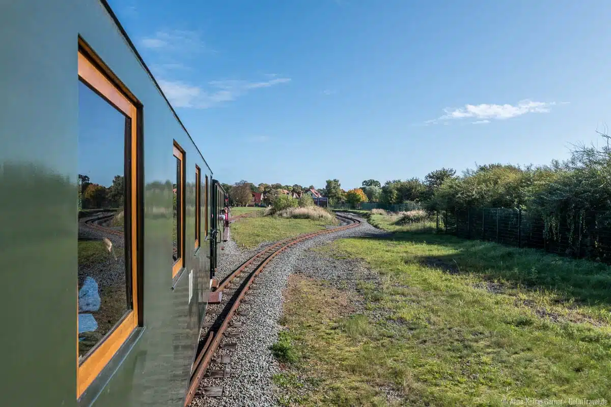 Blick aus dem Wagon der Schmalspurbahn Blick aus dem Wagon der Schmalspurbahn