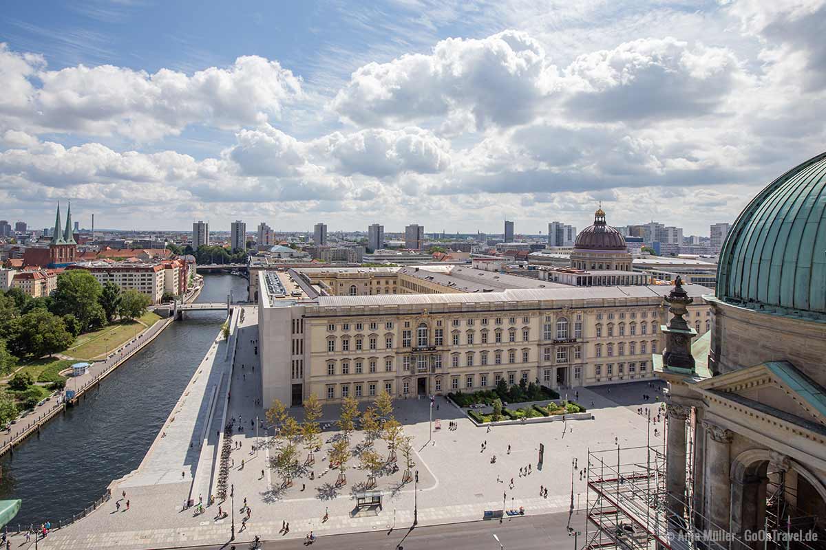 Vom Kuppelblick hast du einen tollen Blick auf das Stadtschloss und Humboldtforum