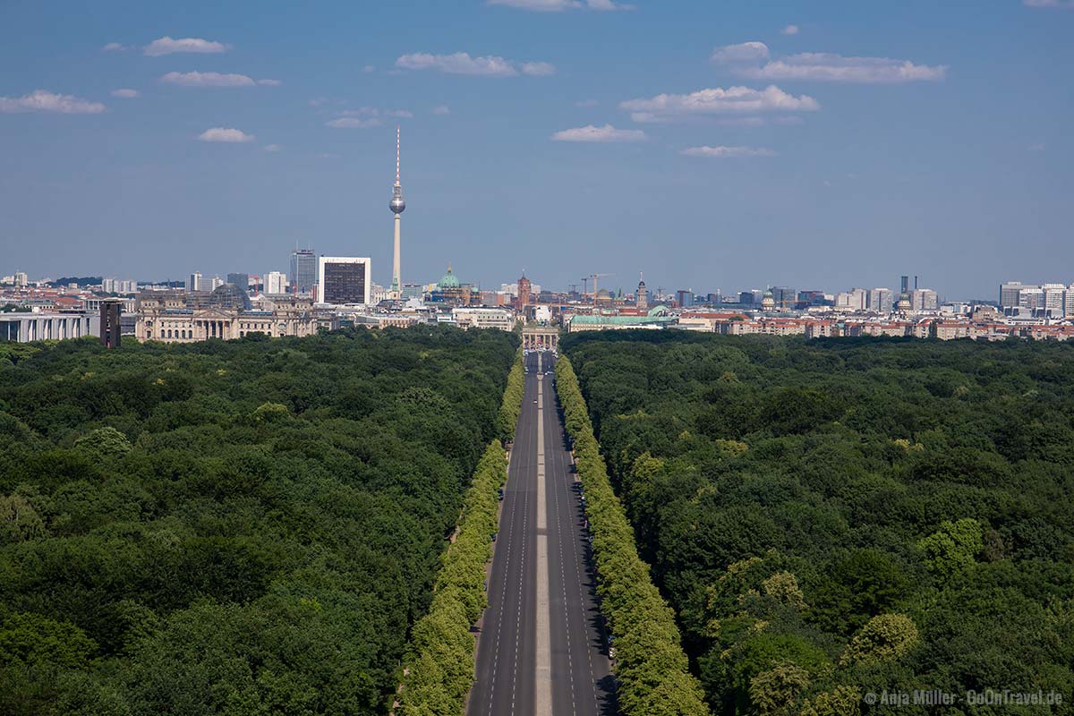 Blick von der Siegessäule auf den Tiergarten und Ostberlin