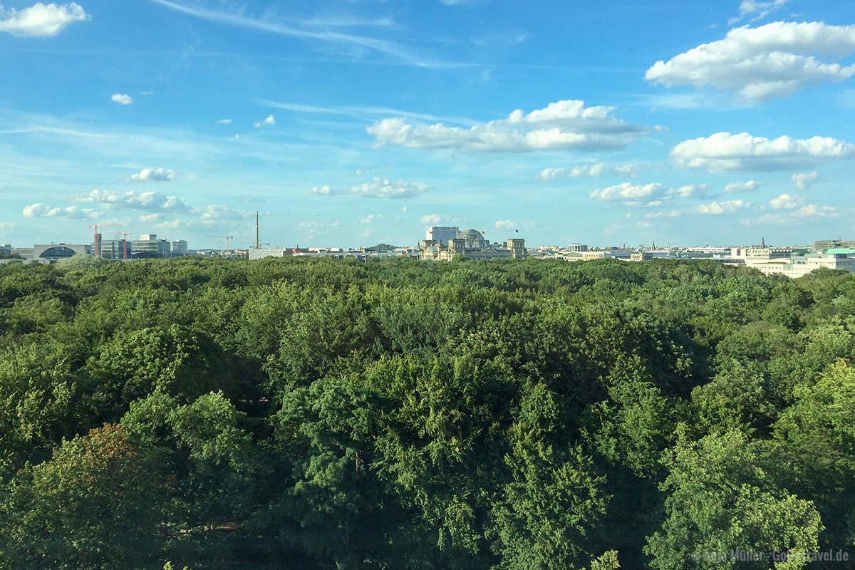 Blick auf den Tiergarten und Reichstag