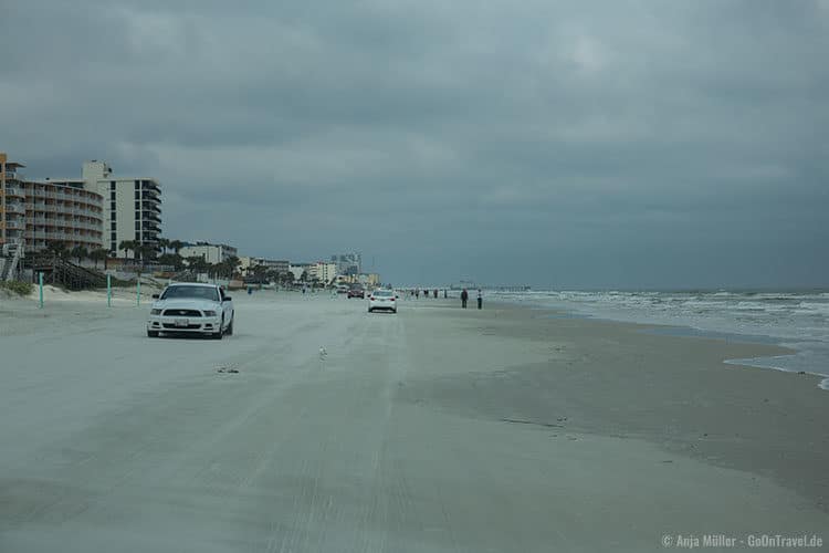 Autos am Strand von Daytona Beach