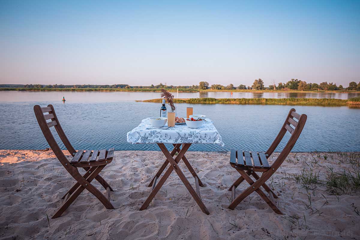 Abendessen am Privatstrand mit Blick auf die Oder