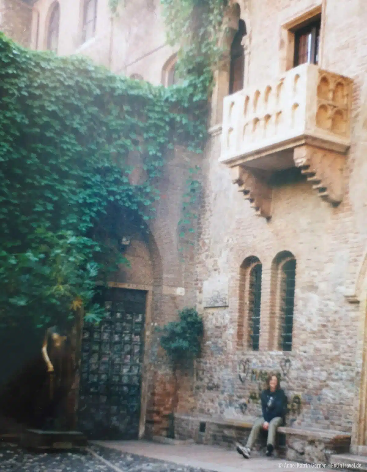 Reisen in den 90ern: kaum Besucher an Julia´s Balkon in Verona