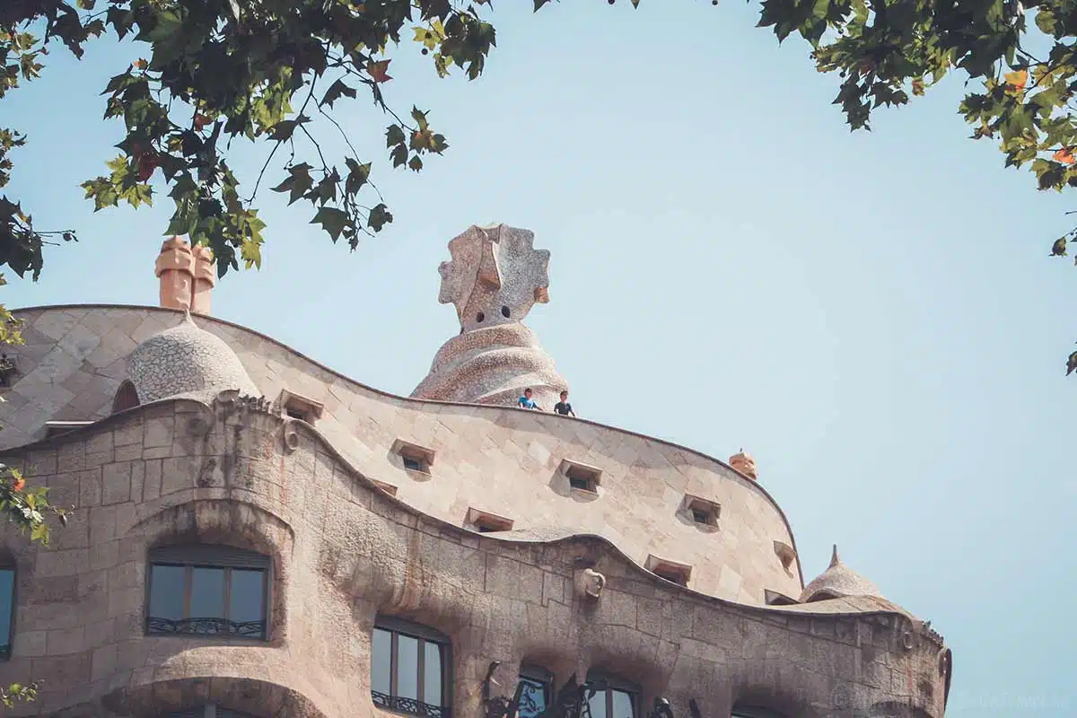 Das Dach der Casa Milá kann besichtigt werden. Das Dach der Casa Milá kann besichtigt werden.
