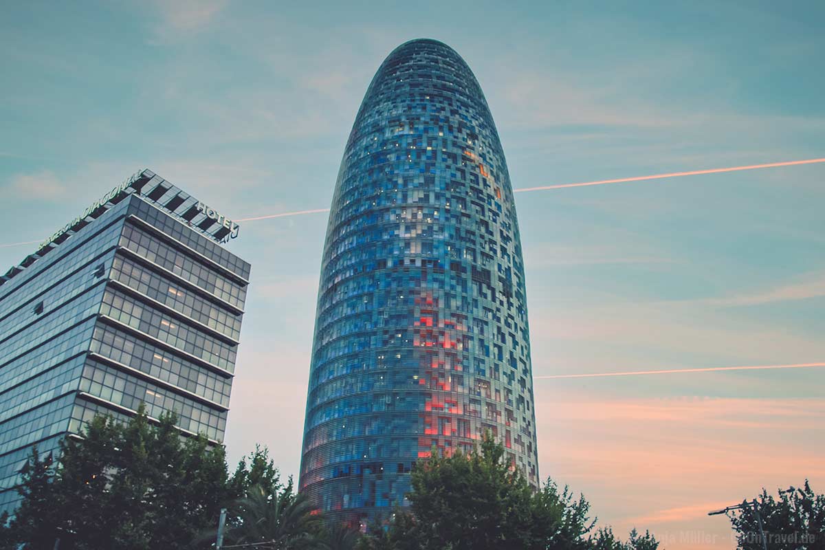 Torre Agbar im Sonnenuntergang