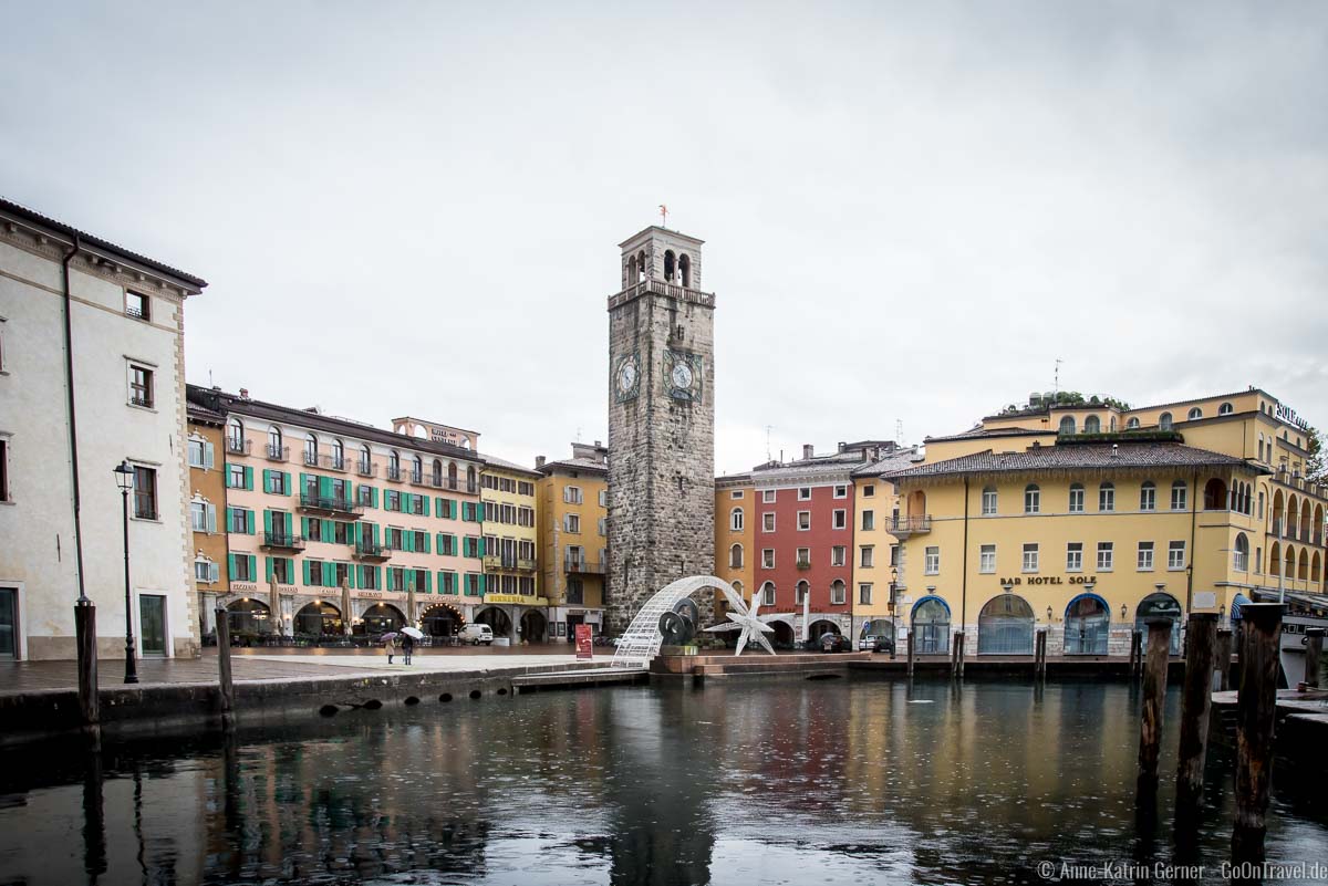 Wahrzeichen von Riva: Uhrturm Torre Apponale