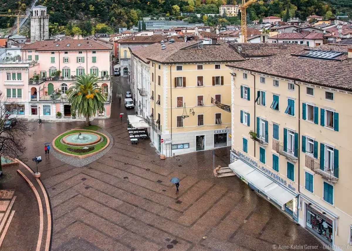 Riva del Garda bei Regen: Blick vom Grand Hotel Riva Riva del Garda bei Regen: Blick vom Grand Hotel Riva