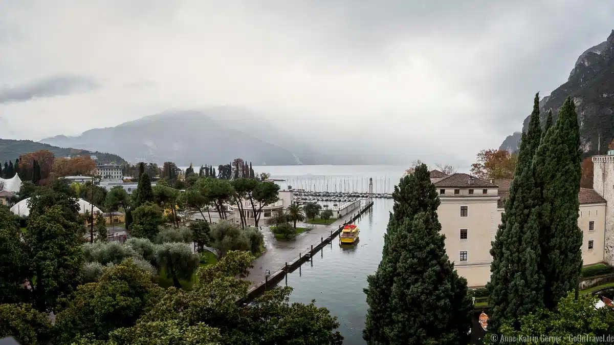 Gardasee bei Regen: Blick vom Grand Hotel Riva