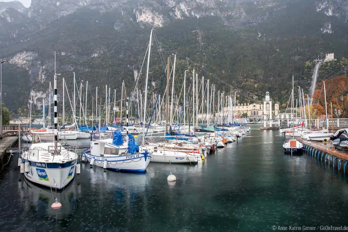 Gardasee bei Regen: Idylle im Hafen Gardasee bei Regen: Idylle im Hafen
