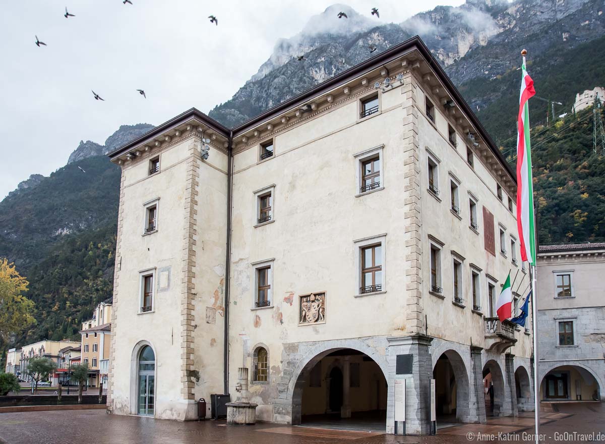 Arkaden am Piazza 3 Novembre in Riva