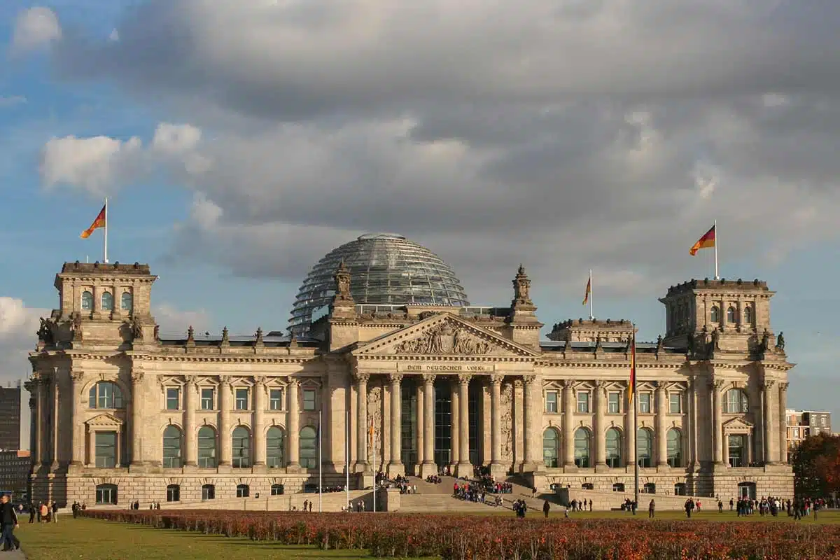 Der Berliner Reichstag ist einer der Top Sehenswürdigkeiten Berlin.