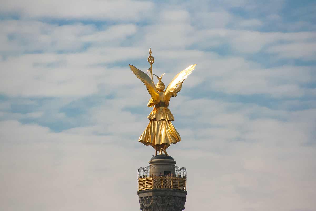 Die "Goldelse" mit der darunter liegenden Besucherplattform.