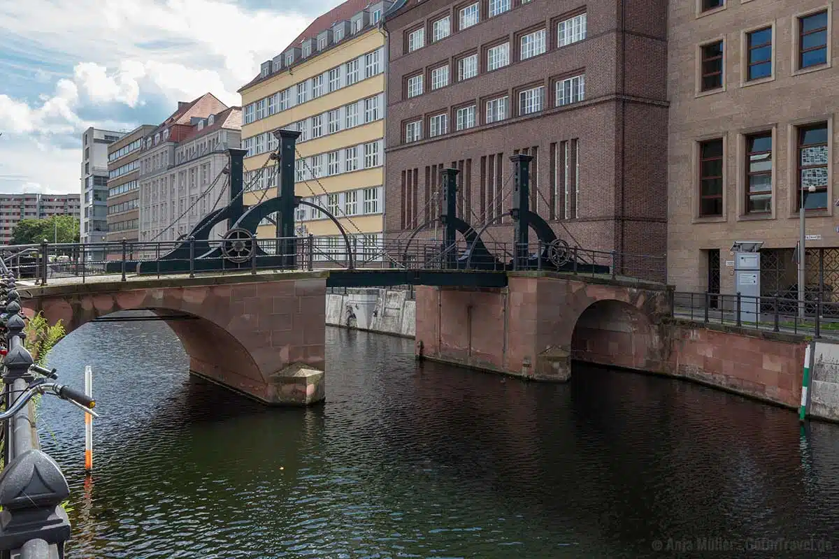Jungfernbrücke - Berlins älteste erhaltende Brücke