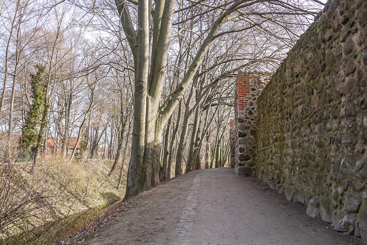 Entlang der Bernauer Stadtmauer