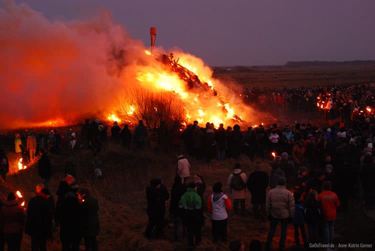 Biikebrennen auf Sylt an der Tinnumburg