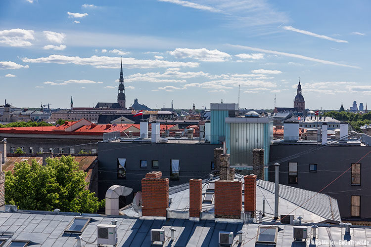 Blick von der Dachterrasse des Einkaufszentrums Galleria Riga