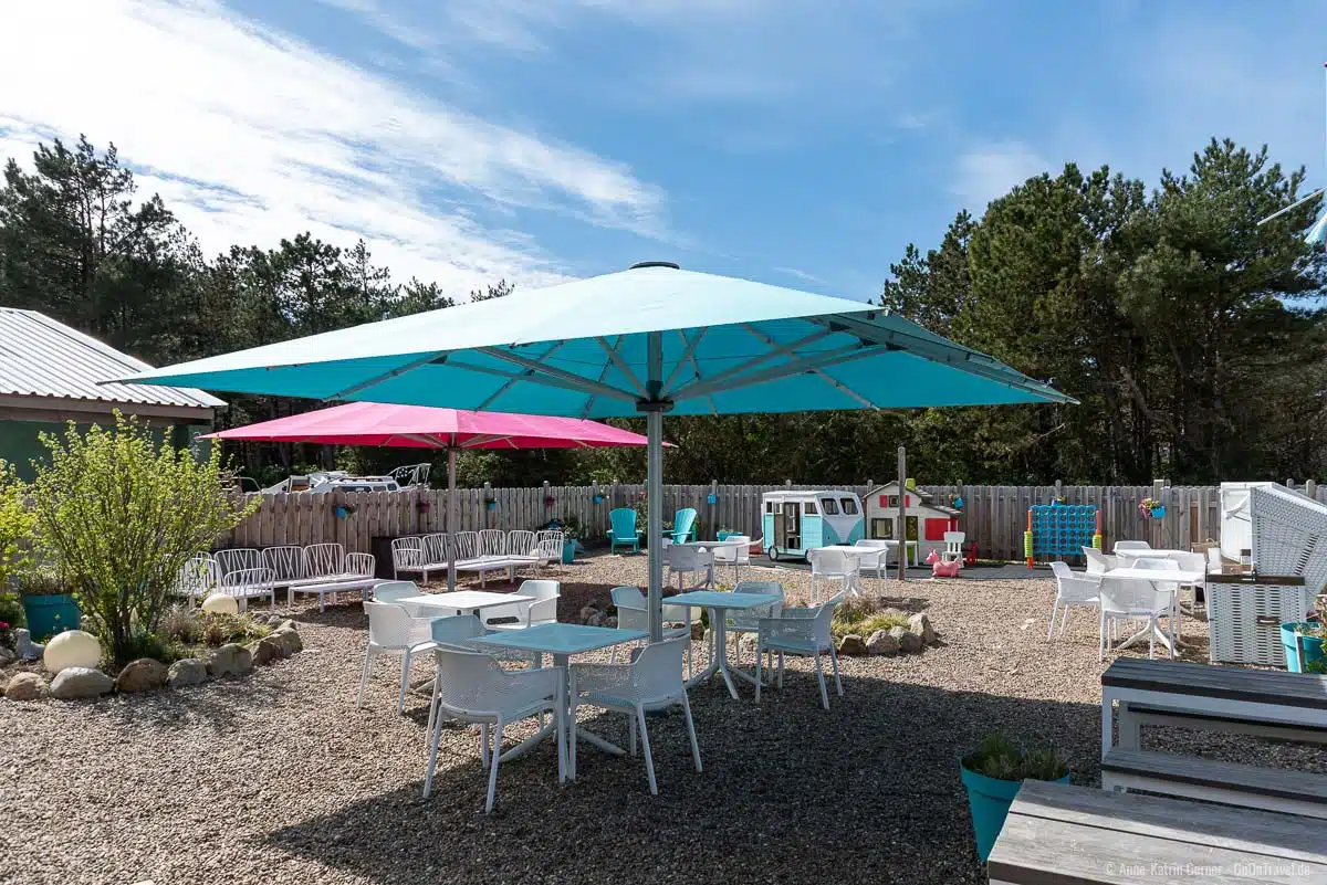 Traumhafte Terrasse zum Softeis essen in der Sylter Bonscherei Traumhafte Terrasse zum Softeis essen in der Sylter Bonscherei