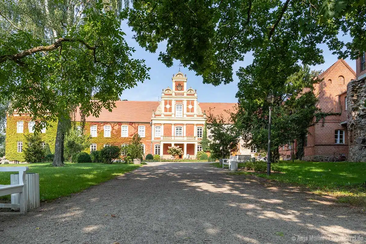 Im Schloss Meyenburg ist ein Modemuseum Im Schloss Meyenburg ist ein Modemuseum