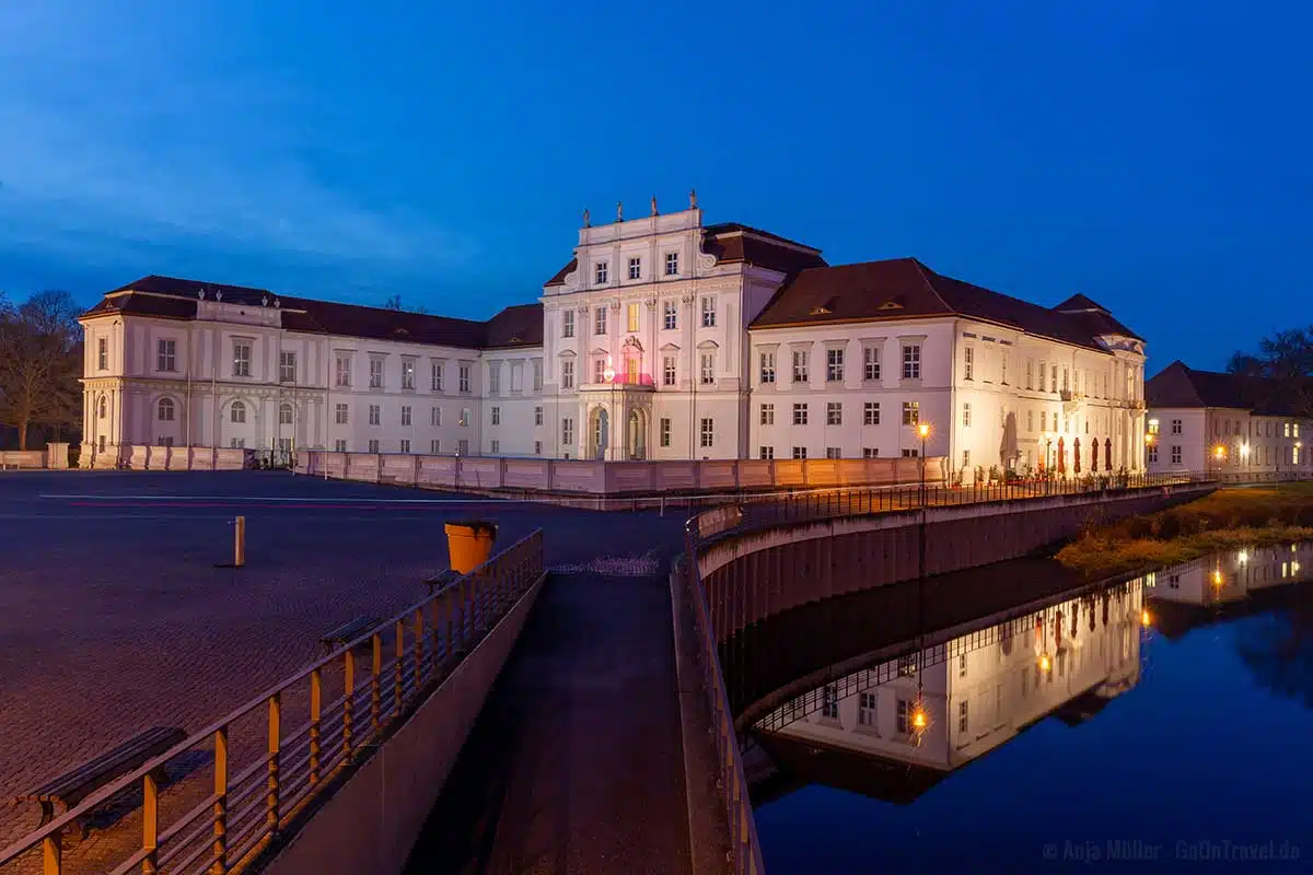 Schloss Oranienburg am Abend