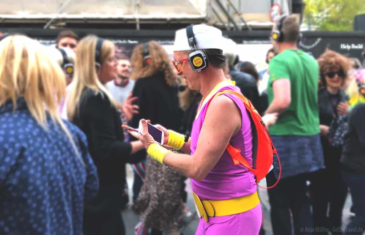 Guru Dudu organisiert die Silent Disco Walking Tours