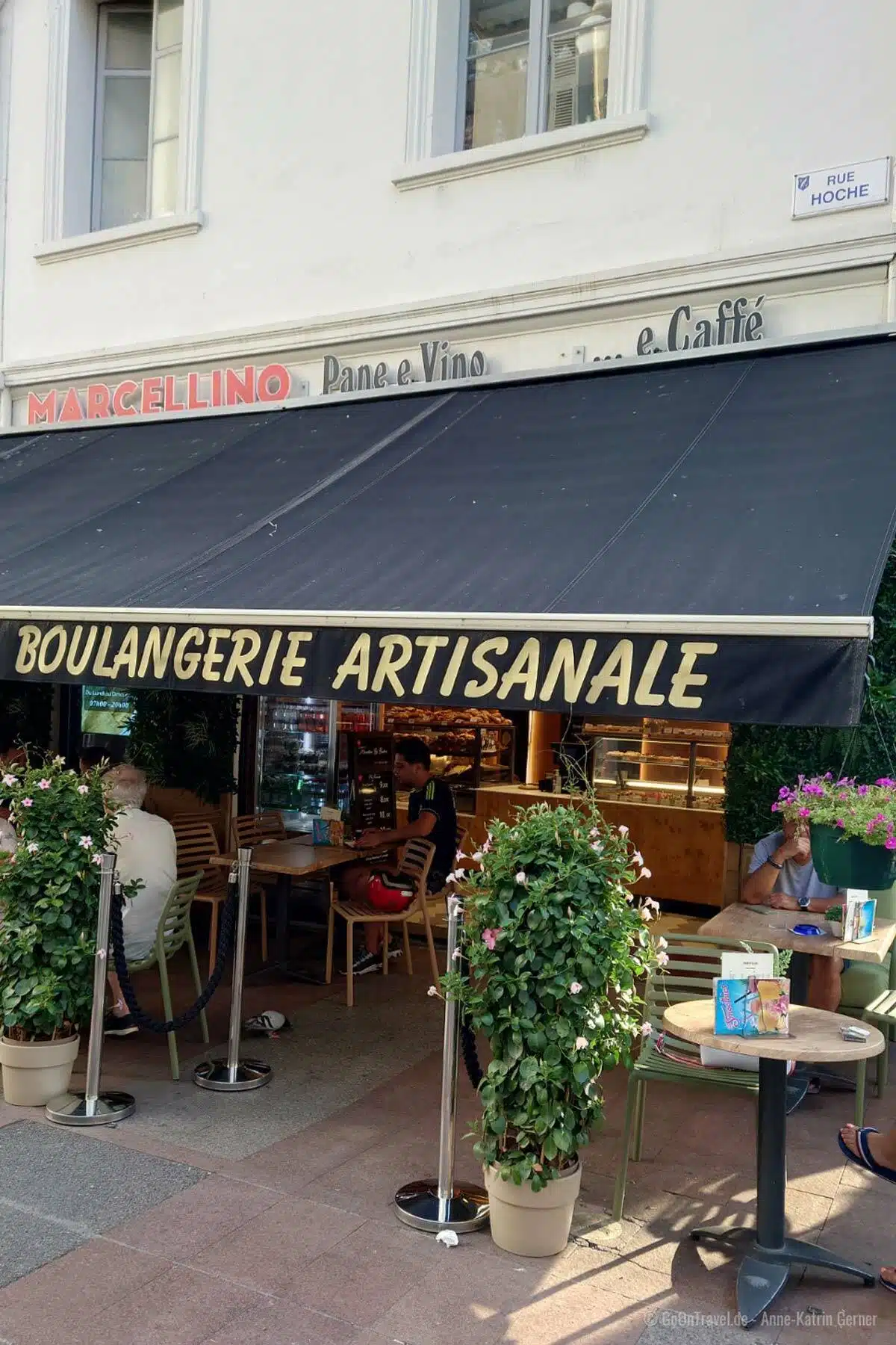 Französische Bäckereien bieten kleine und günstige Frühstücke an Französische Bäckereien bieten kleine und günstige Frühstücke an