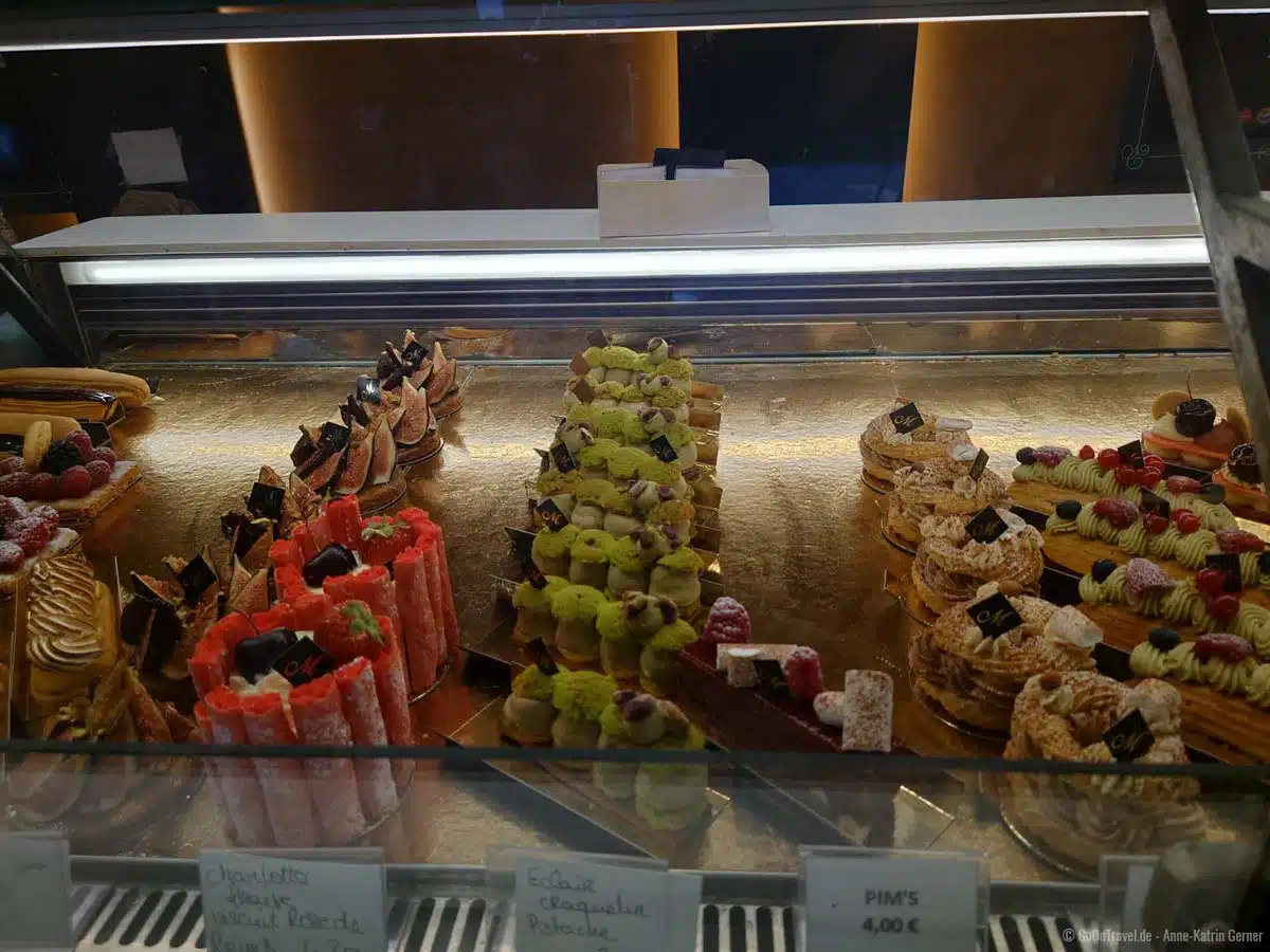 Wer kann zu kunstvoll dekorierten Tarts und Eclairs schon nein sagen Wer kann zu kunstvoll dekorierten Tarts und Eclairs schon nein sagen