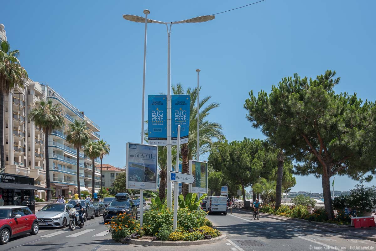 Der Besuch des berühmten Boulevard de la Croisette gehört zum Urlaub in Cannes dazu Der Besuch des berühmten Boulevard de la Croisette gehört zum Urlaub in Cannes dazu