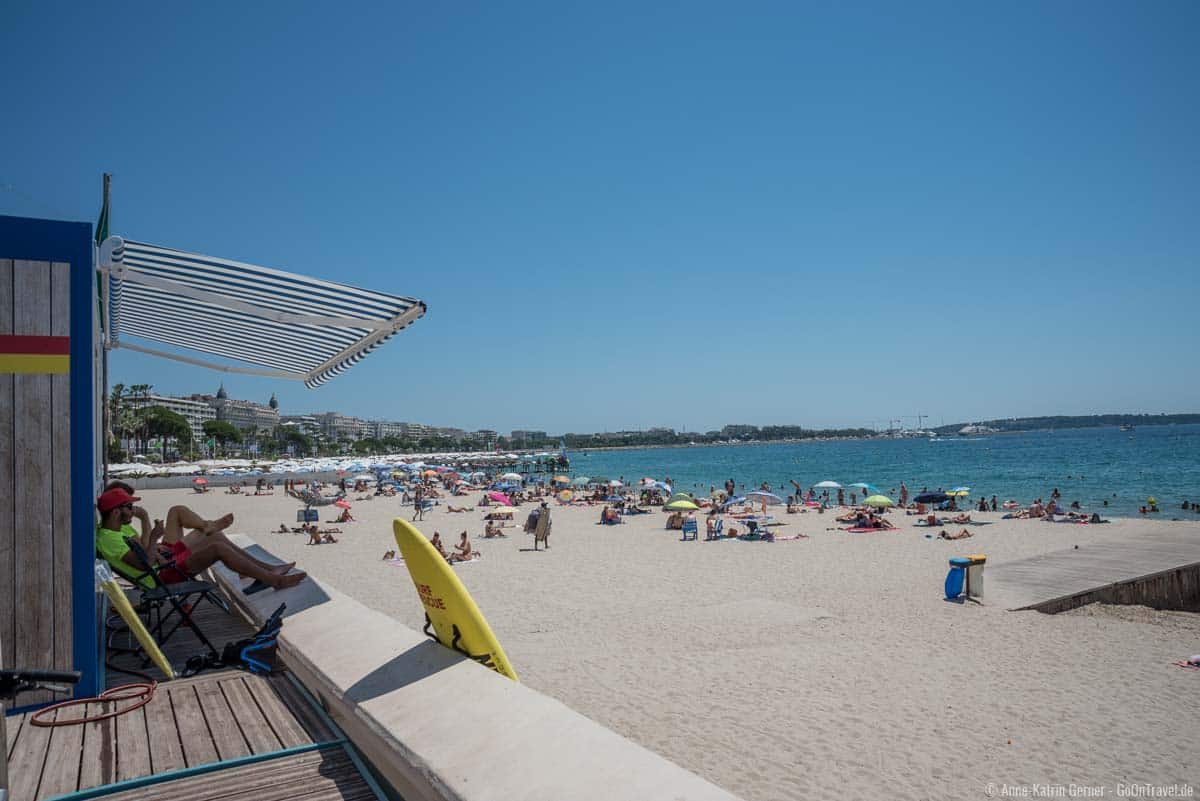 Die öffentlichen Strände von Cannes werden von Rettungsschwimmern bewacht