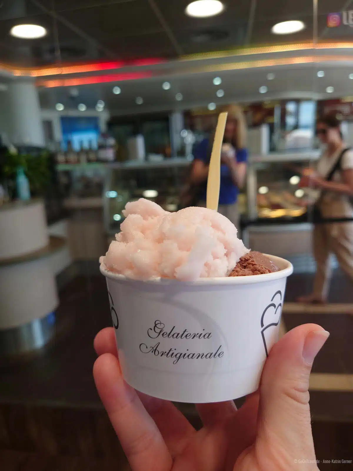 Eine Kugel Eis kostet in Cannes an der Croisette 3,50 € Eine Kugel Eis kostet in Cannes an der Croisette 3,50 €