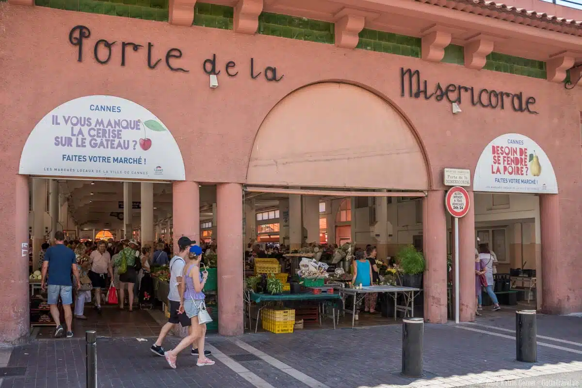 Markthalle in der Altstadt von Cannes Markthalle in der Altstadt von Cannes