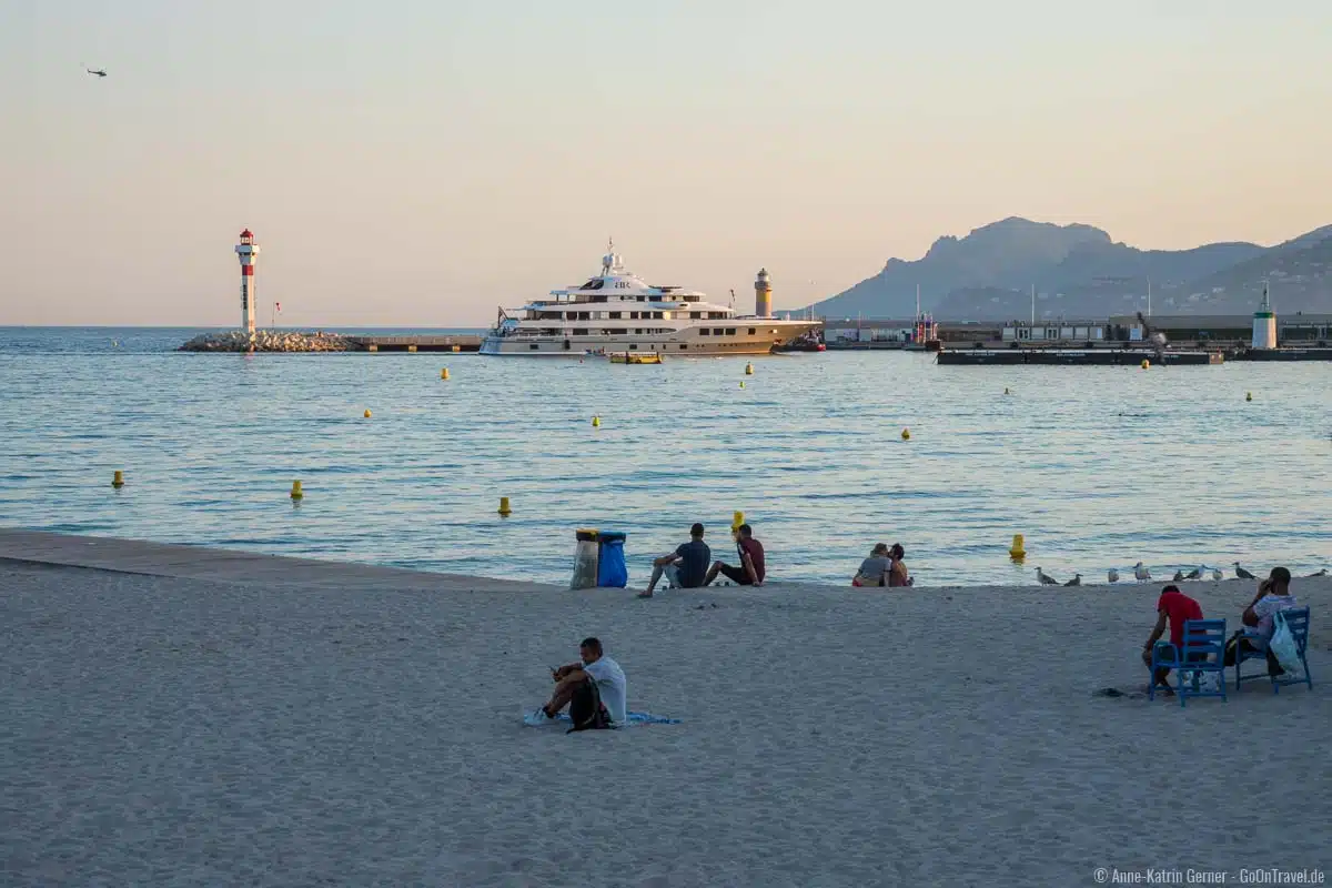 Öffentlicher Strand Plage Mace zum Sonnenuntergang Öffentlicher Strand Plage Mace zum Sonnenuntergang