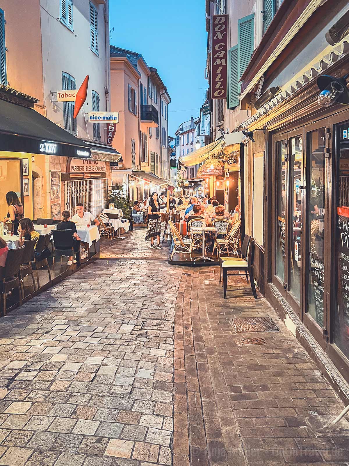 Das Viertel Le Suquet am Abend Das Viertel Le Suquet am Abend