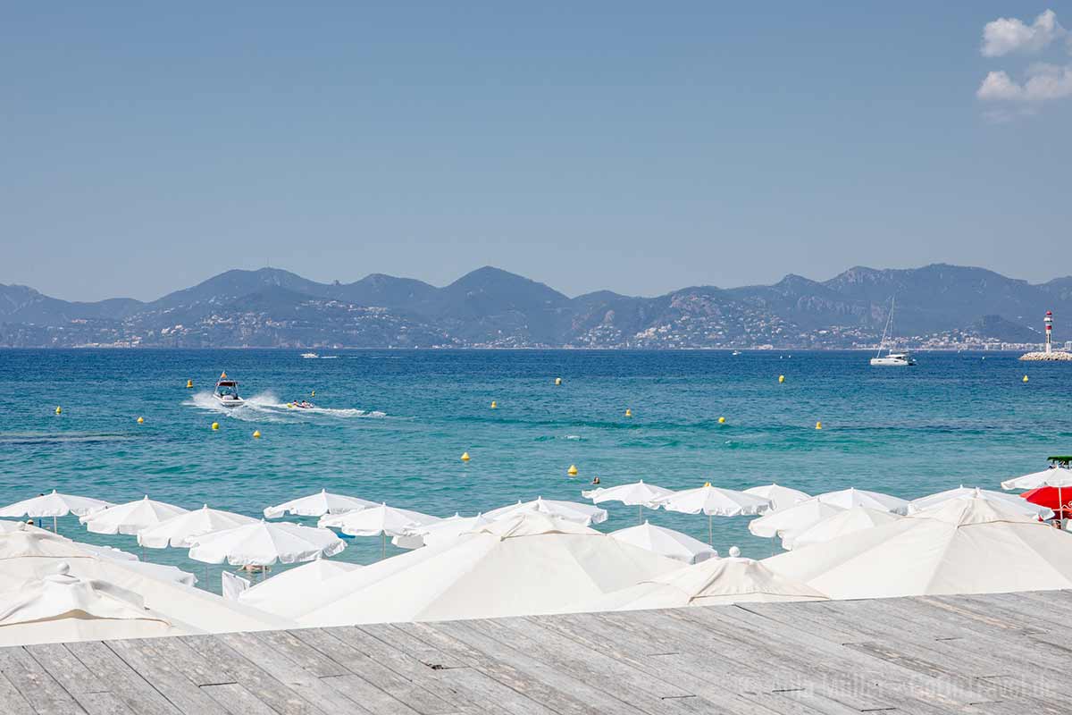 Privater Strand mit Beachclub Privater Strand mit Beachclub