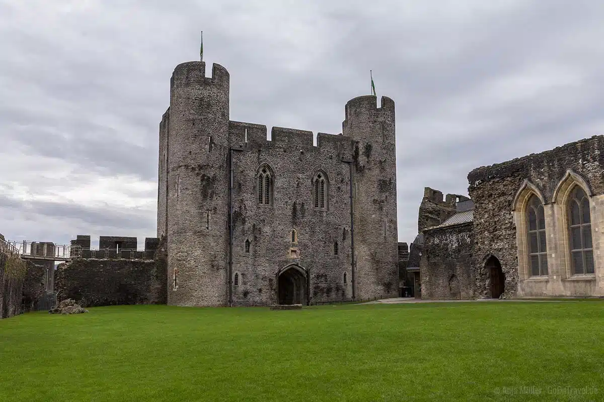 Innenhof vom Caerphilly Castle Innenhof vom Caerphilly Castle