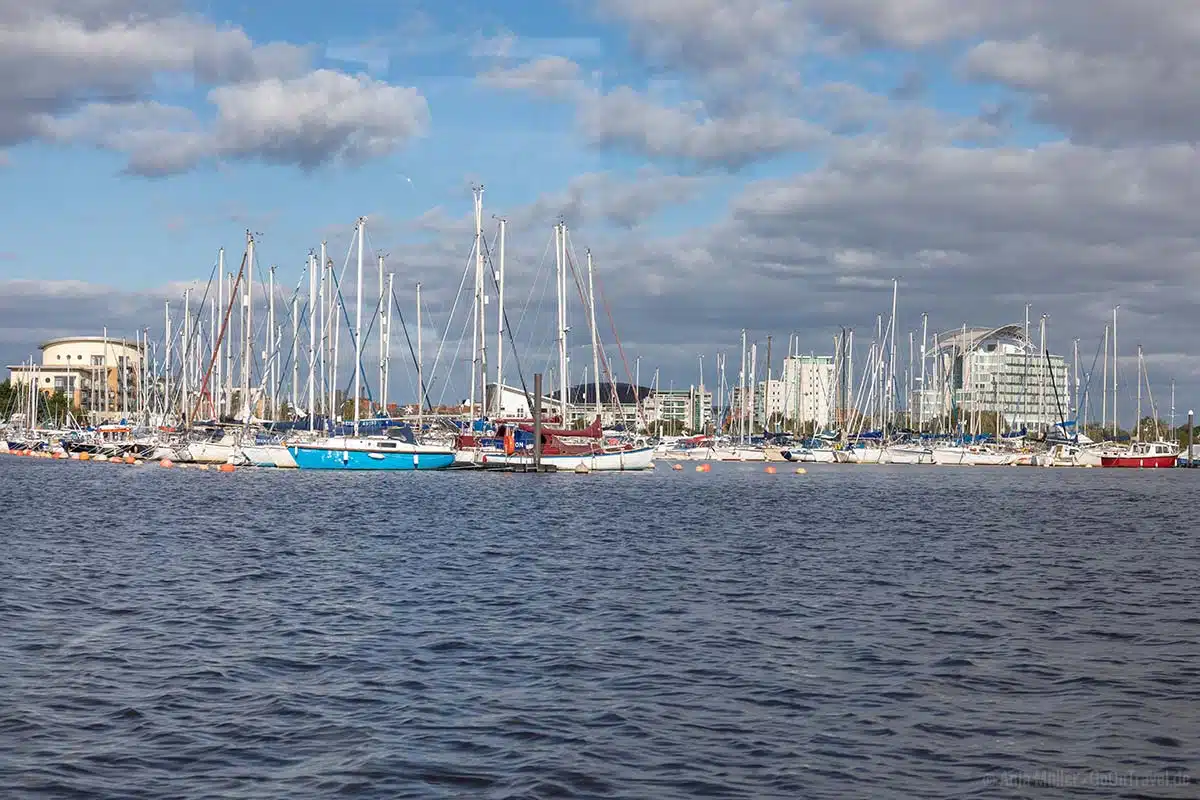 Der Cardiff Yacht Club vom Wasser aus