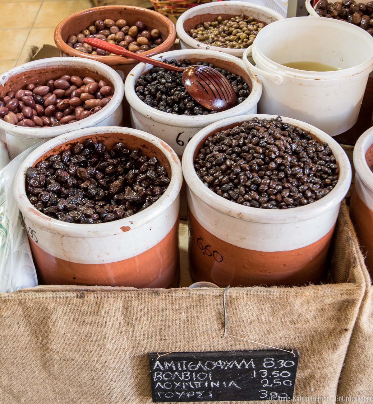 Olivenstand in der Markthalle